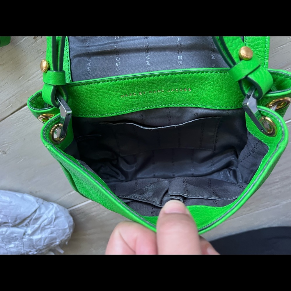 Marc by Marc Jacobs Green Leather Crossbody Bag - Picture 3 of 3